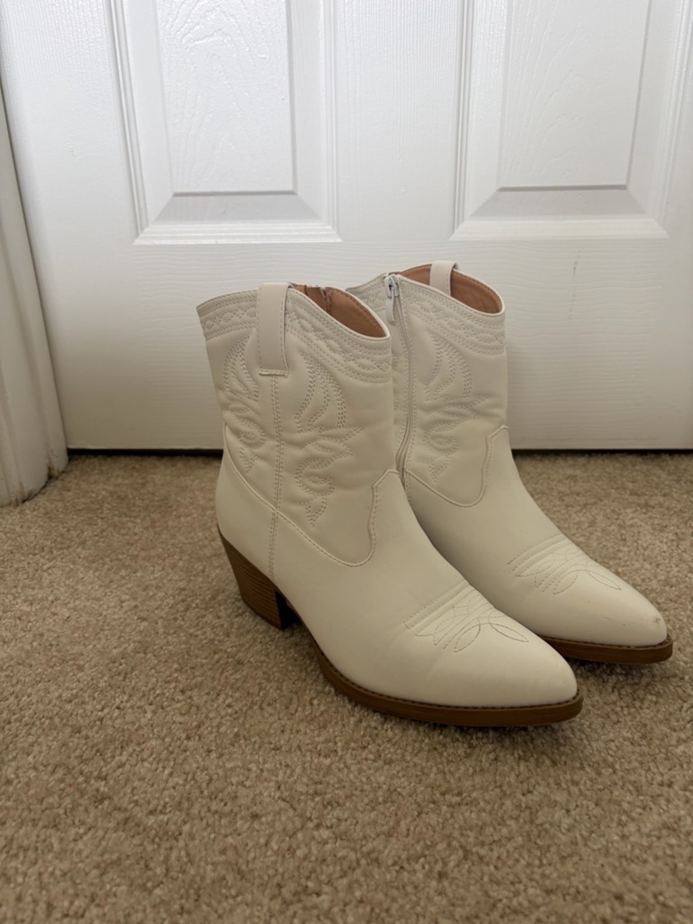 Size 8 White Cowboy Boots